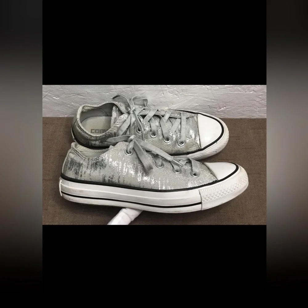 Converse Women's Sneakers Silver Metallic Canvas Low Top Size 6 Chuck Taylor